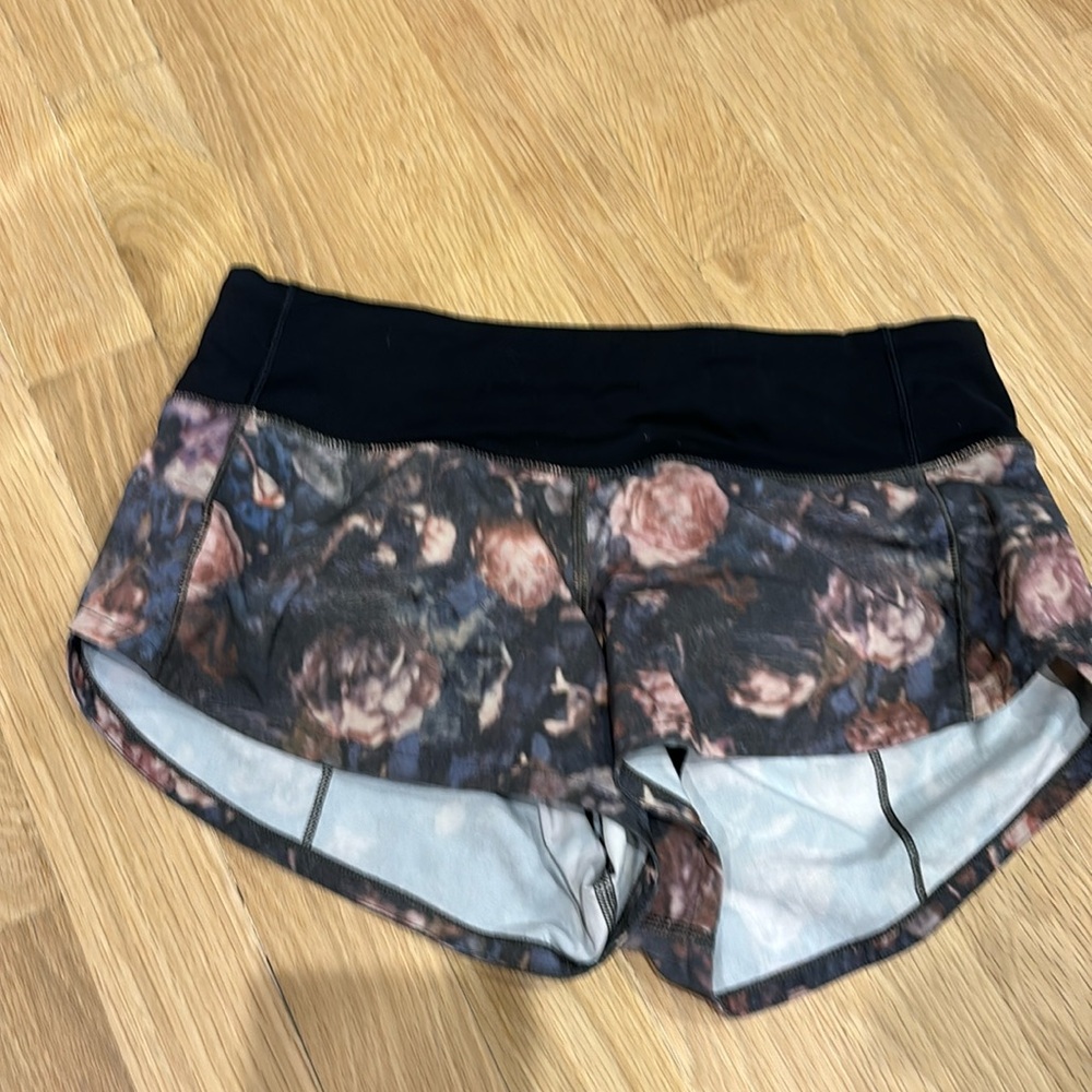 Lululemon low rise 2.5” speed up size 2